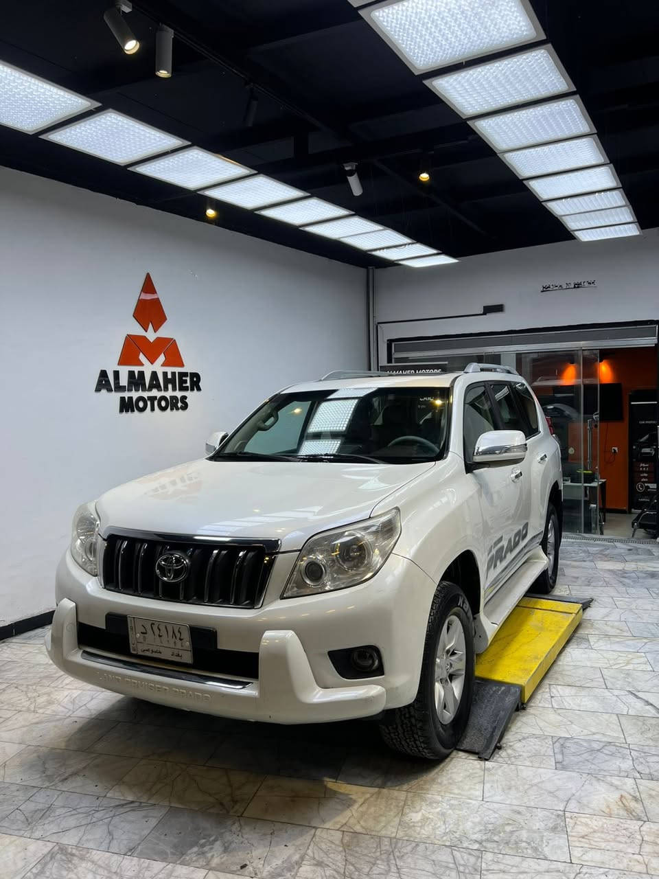 برادو ابيض موديل 2012( سرداري )
مواصفات  : TXL
. محرك 4000 ، 6 سلندر
. بصمة عدد 2
 . فتحة .
 . ثلاجة . 
. تبريد 3 قطع 
. فور ويل . 
. اشاير بل المري 
. مري شفط
. كراسي جلد بيجي 
. تحكمات ستيرن فول
 . 7 راكب
.السيارة جاهز و جدا جديده
* مكفول من الصبغ والتبديل والبارد ✅
دعامية امامية مصبوغ للجماليه بدون ضرر
* المحرك والكير و إكسال بحالة الوكالة ✅
السيارة ماشية 167 الف كيلو حقيقي
. رقم بغداد مشروع موازي وبسمي
. السعر ( 290 $ ) ورقة💰
. عنواني بغداد الحرية
. رقم الهاتف ( ‭0786 399 4686‬ ) 📍غير متواجد على الفيس اتصال فقط
