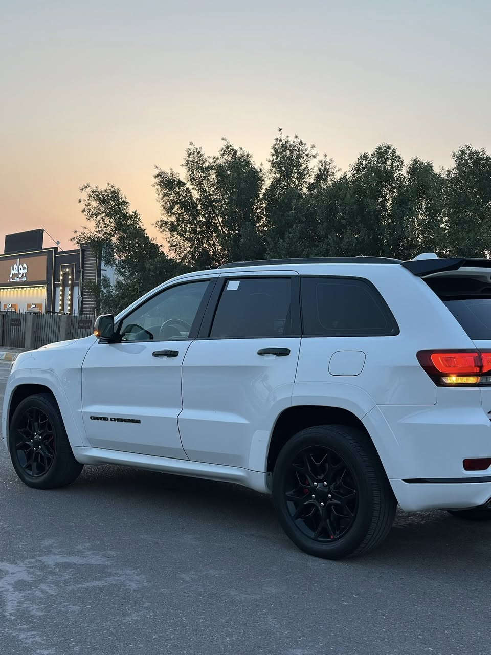 للبيع سيارة جيب (Jeep) موديل 2021 بمواصفات خليجية ممتازة وبحالة الوكالة.
المواصفات والتفاصيل:
 الفئة: S (خليجي)
 المحرك: 6 سيلندر (V6) عزم وقوة ممتازة.
 اللون: أبيض ملكي.
 الرقم: بغداد (أصولي جاهز للتحويل).
 المسافة المقطوعة: 51 ألف كم فقط (ممشى حقيقي).
 الحالة العامة: مكفولة كفالة عامة من كل نواحي الضرر، الصبغ، والتعديل (بحالة بلاد).
📍 الموقع: الأنبار - الصقلاوية
📞 للاستفسار والتواصل: ***********
