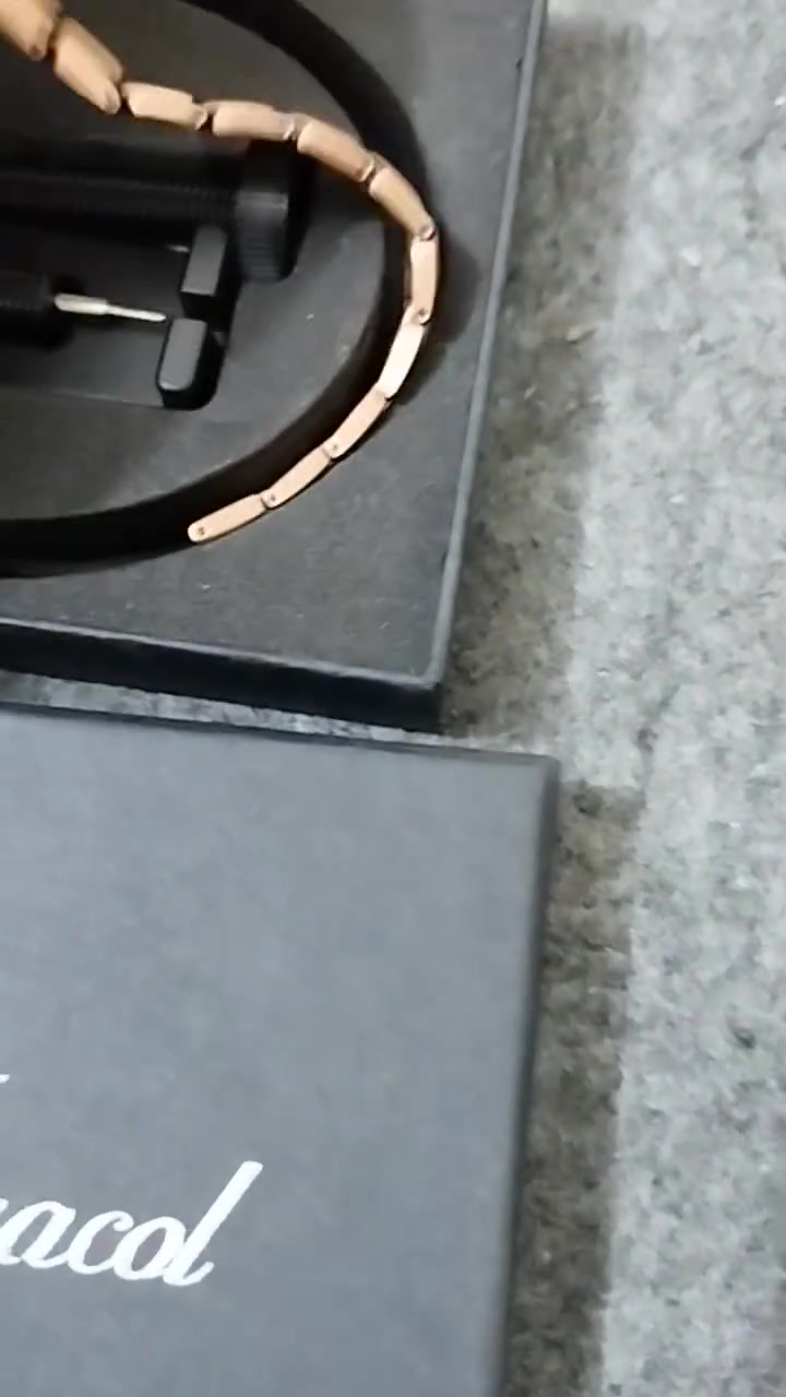 سوار بهل الشكل مثل سير الساعه ووزنه ثقيل مع ملحقاته ماركه على اول تم 5


**إذا كنت صاحب هذا الإعلان وتريد حذفه لأي سبب، رجاءا أرسل رسالة إلى الدعم الفني**