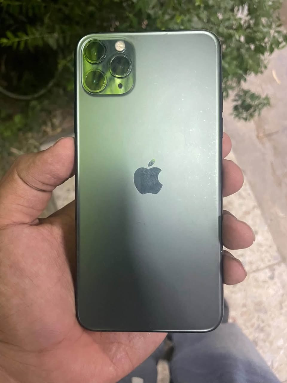السلام عليكم جهاز 11pro max للبيع او مراوس الجهاز مبدل شاشه النوع الاصلي وفيس ايدي واكف بطاريه اصليه فقط مرفوعه الجهاز تجي ويا ملحقات فيط شاحنه وكارتونه مكاني بغداد حي النصر والرشاد للتواصل *********** يوجد واتساب
