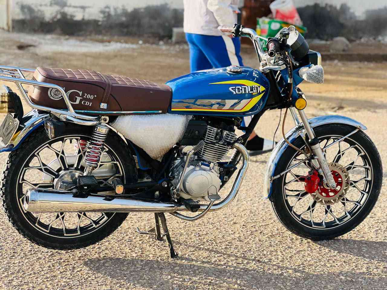 السلام عليكم شباب دراجه للبيع موديل 24 محرك 200
كامل مواصفات كلشي شغال بيه 
تفاصيل ع تصال ***********
