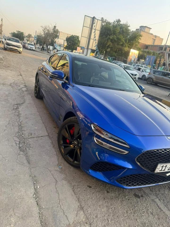 🚗 للبيع 
 Genesis G70 Sport + Prestige .  RWD
موديل  2023

.
جينسس G70 ( سبورت + برستيج ) 2023 اعلى فئة 
محرك ( 3.3TT ) RWD
اللون ( Blue ) 
السيارة حادثها  جاملغ السائق 

العداد ( 66) الف كيلو 

🔴 المواصفات الخارجية 
1. بانوراما
2. ويل 19 تو سايز
3. كامرات عدد 4  
4. ترحيب مرايا جانبية ( علامة جينسس ) 
5. حساسات امامي خلفي 
6. رادار امامي تفاعلي 
7. سستم بريكات بريمبو 
8. صندوق ذكي ( يفتح عند الاقتراب ) 
9. رادارات جانبية ( نقطة عمياء )
 🔴 المواصفات الداخلية 
1. سقف كنتارا اسود 
2. كشنات جلد ( نابا ) تطريز احمر
3. سستم صوت ( Lexicon ) 15 سماعة 
4. نظام ( اوتو هولد ) للتوقف لفترات قصيرة
5. ( تدفئة وتبريد ) كشنات امامي 
7. ( تدفئة ) ستيرن 
8. حساسات مطر 
9. شاحن لاسلكي
‏10. ( Head up display ) او ال ( داتا شو 
11. ‏تبريد قطعتين + نظام ( clean air )
12. خمس وضعيات قيادة 
‏( Comfort & Eco &  sport+  & custom & sport )
تخم تايرات يوكاهما خلفي جديد + برجستون امامي

السيارة استخدام على ايدي معتني بيها للاخير من ناحية الدهن يتبدل كل 3000 كيلو بانزين كلة محسن  .
——-
تواصل 📱 
***********
