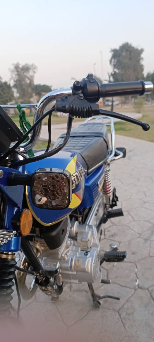 سلام عليكم للبيع دراجه سيفان مديل 2025 مكينه 200 سيسي جديده كلش كفاله عامه ما عده الرصعه الموجوده بل تاننكي أمامكم       مامشتغله دليفري ابد تفر العراق كله تفحص الله شاهد سبحانه ماممدوده عليه ماشيه ألفين جديده كلش سعره (850) وبيه مجال بيه اوراق مكاني بغداد مدينه الصدر  معرض كامله بسمي سأله 3اشهر من نزلته من الزيرو  رقم الهاتف ***********
