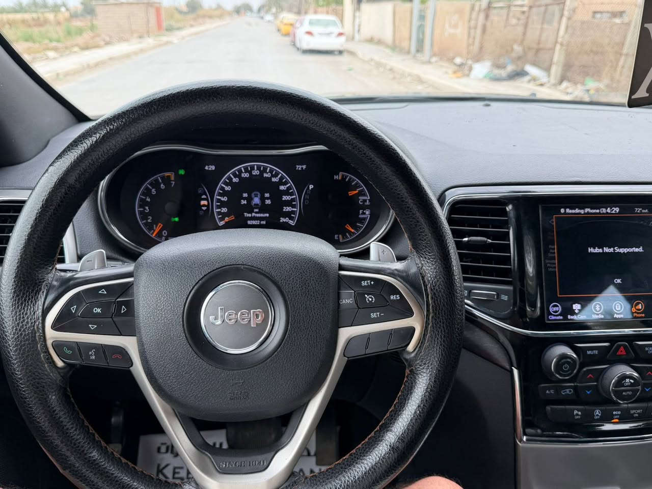 جيب لاريدو للبيع فقط 2020اصل
 ماشية 140 الف
 بأسمي رقم اربيل سنوية جديده رقم جديد
⭐️ السعر 200وبيهه مجال بصيط
السيارة جاهزة بدون اي نقص الكير والمكينة بلادية صدر جديد اي كلوب بل دشبول ممشتغل اي نقص مابيهه 
المواصفات :
⭕️جنطه كهرباء
⭕️راداد جانبي وخلفي وامامي
⭕️كشنات جلد وكنتاره 
⭕️ فور ويل و شاشة كار بلي 
⭕️ كروز سرعة و توقف ذاتي 
⭕️منضومه زنون بلادي
بعد بيهه هواي مواصفات مذاكرهن
بدون حادث بدون ارباك فقط سرقه فقط
3 قطع سرقه
العنوان : بغداد
☎️ ***********
