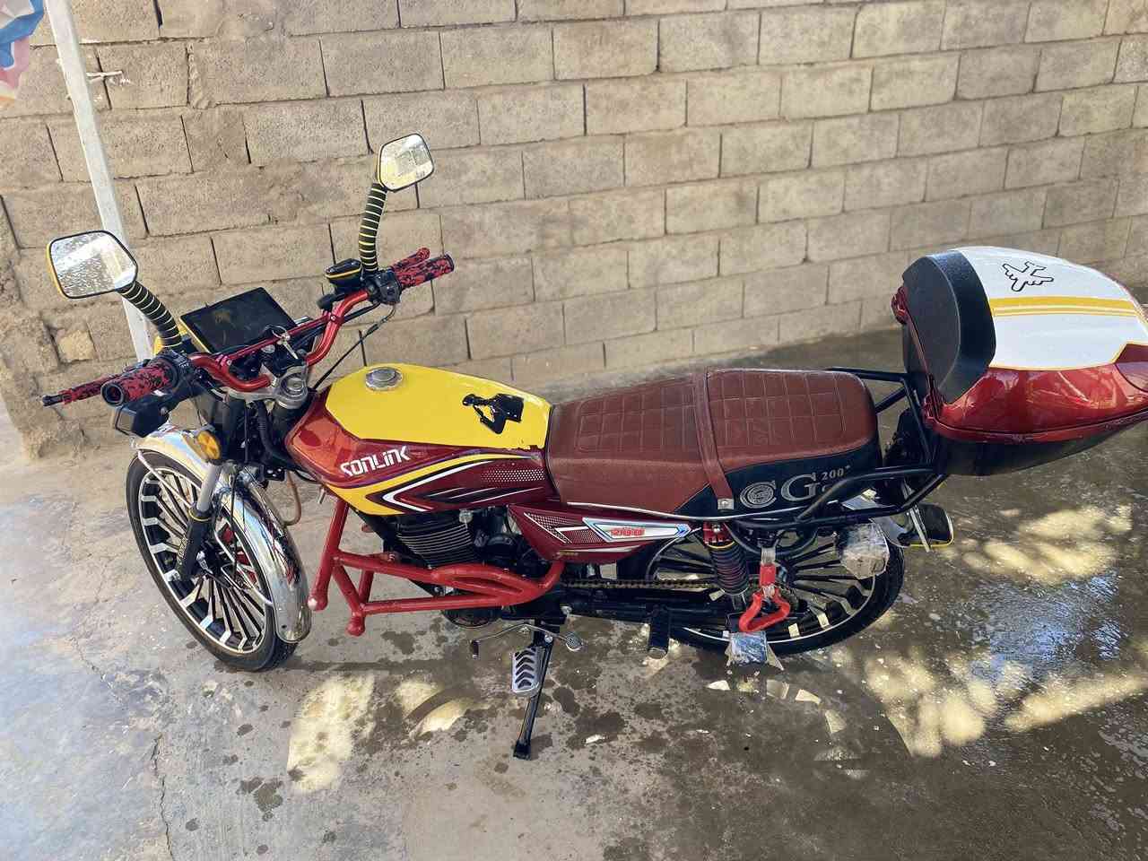 السلام عليكم ماطور سونك ٢٠٢٥ نضيف محرك وكير شرط محرك ٢٠٠(CBF) ضاغطه وزنجيل تيرات نضيفه سكان رياضي درع رياضي جنطه صندوك سعر ٩٠٠ وبي مجال متواجد عالماسنجر رقم الهاتف *********** لمو شراي لا تعبني ولا تعبك يرحم ولديك
