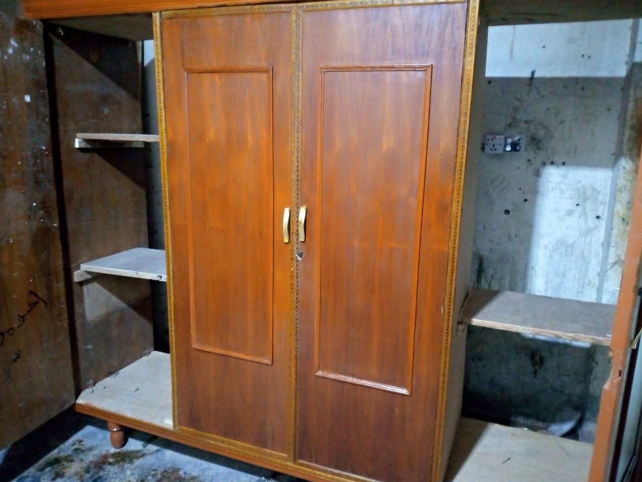 كنتور ابو اربعه كامل يدأت سويجات كامل للبيع المكان الشعله الدوانم فرع افران الضياء الاتصال على الواتساب ***********
