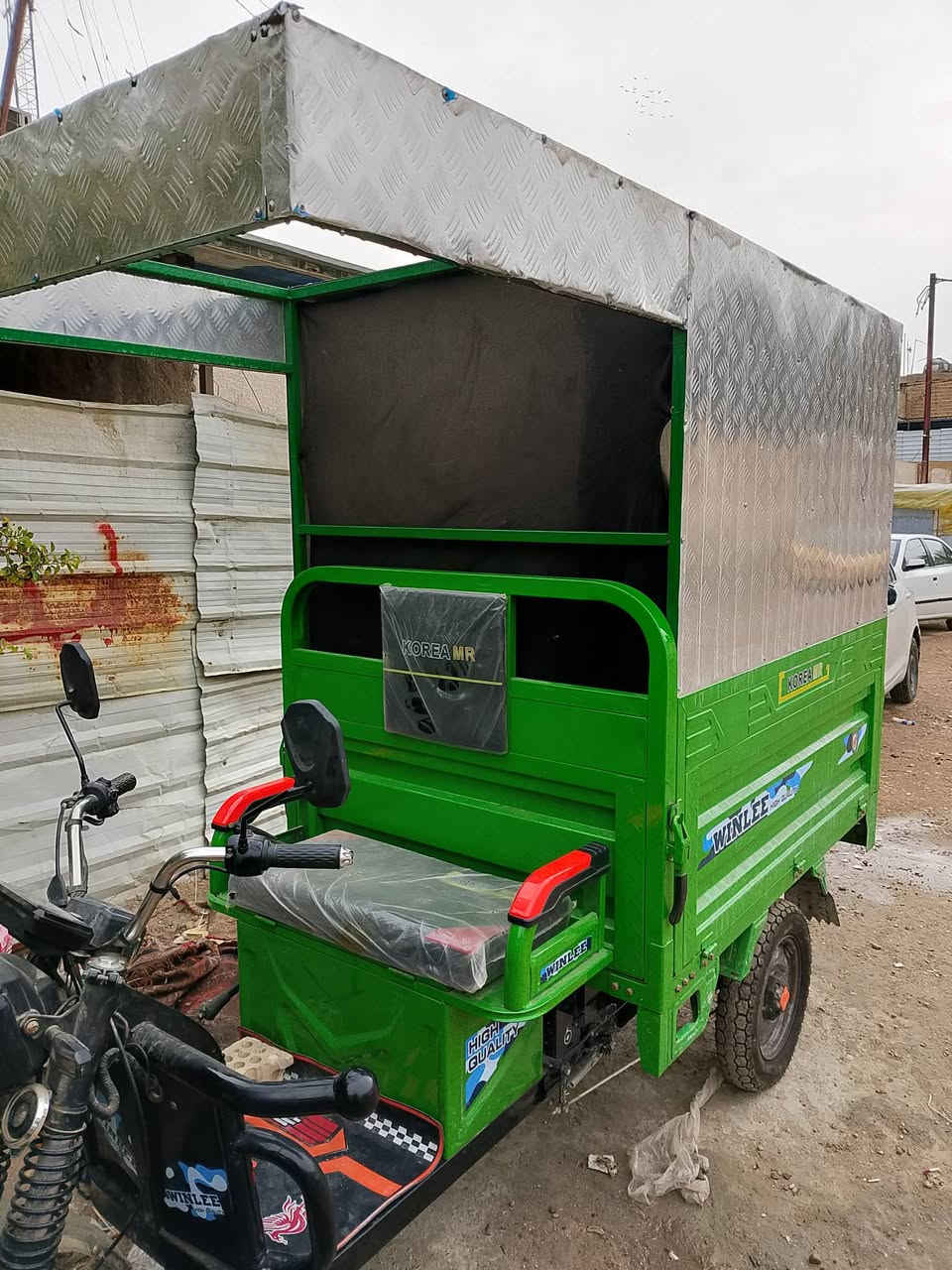 السلام عليكم للبيع الحجم الكبير ست بطاريات اخت الجديده ما ماشيةهواي من البيت للمدرسة رايدهه1600بمليون وستمية وبيه مجال للشراي ***********رقمي
