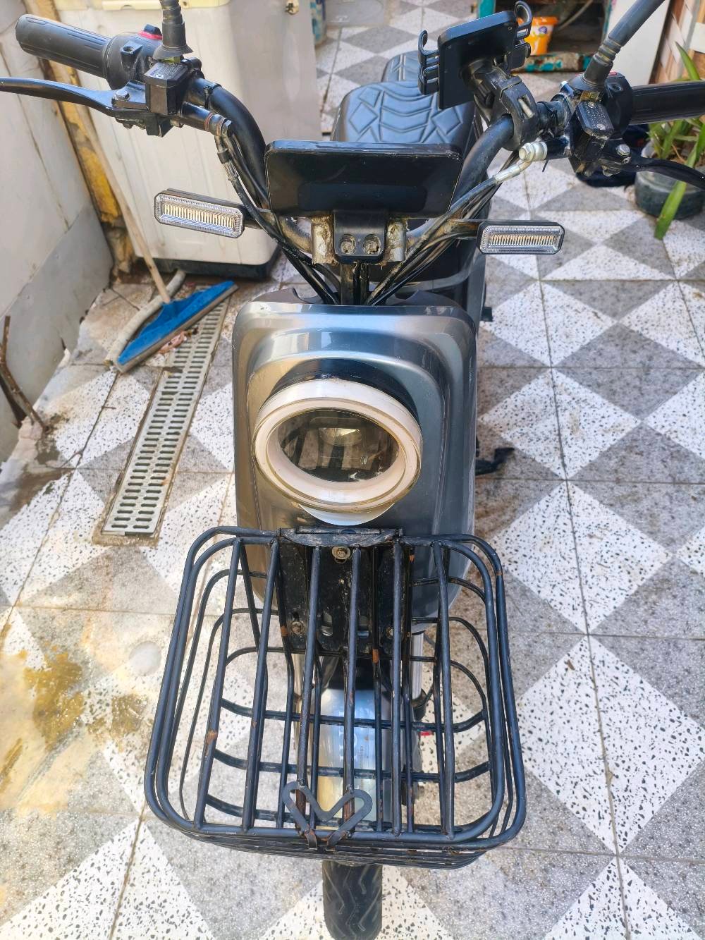 دراجه R9 خمس بطاريات الكبار صحت البطاريات فوك النص مبدل عقل رياضي مستعجل على بيعته السعر 400 و بيها مجال للستفسار *********** بي واتساب عنوان بغداد الزعفرانيه