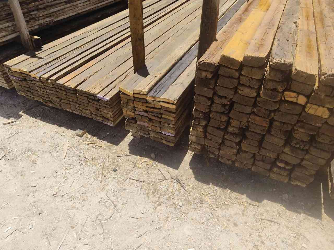 قالب خشب مستعمل للبيع العدد ٦مكعبات السعر 1500قفل بابل ***********
