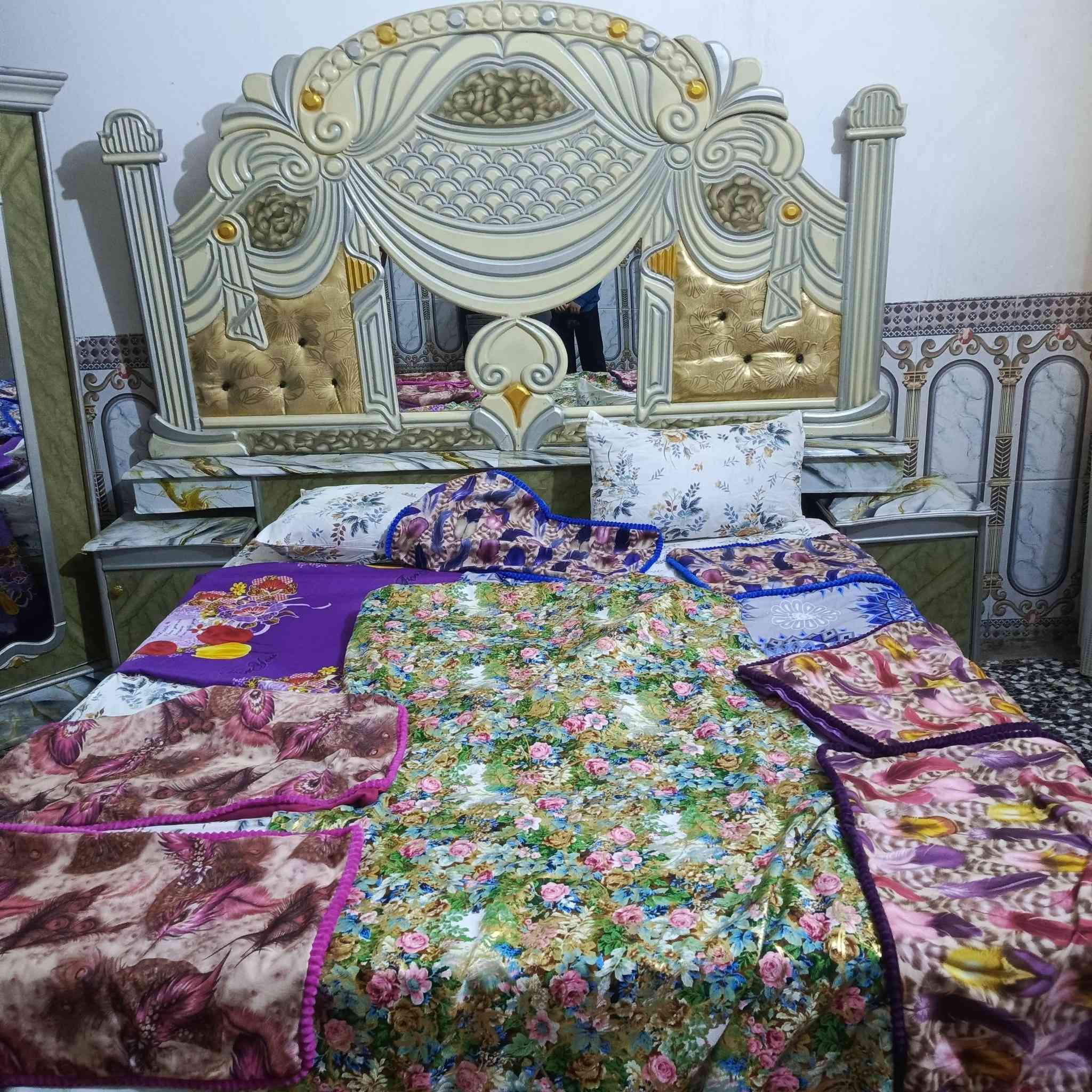 سلام عليكم غرفه لبيع نضيفه مستعجل عل بيعتهه ب450 وبيهه مجال قليل مكان بلديات ضباط ثانيه. رقم ***********
