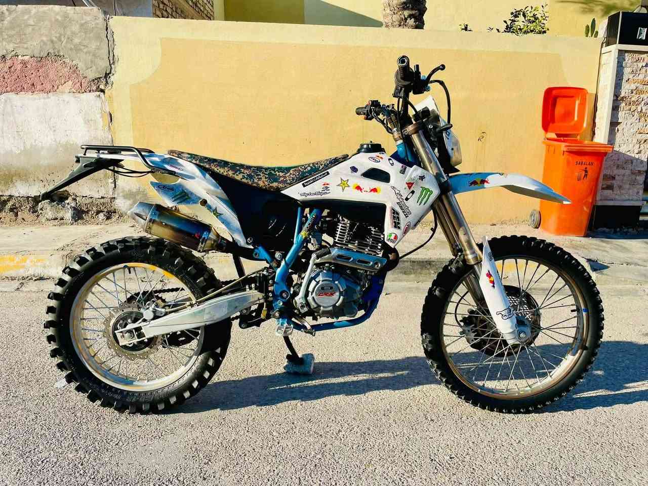 السلام عليكم  ورحمه الله وبركاته
قفاز للبيع موديل ٢٣ درجه حلوه خير من الله 
مكينه مكفوله 
***********
ديالى الخالص
