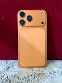ايفون xr محور ١٧ نضيف مامبدل بس اي شي والشاشه بيها فقط فطر ومامبين ولا...