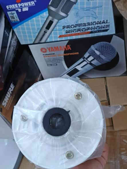 يالله
الاحبة رجع اتوفر…..  سماعات بـــوقــي حجم كبير جديد كبس كارتون.  كامل مع الملاحقات. يونيت 75 واط حقيقي كوري. 
واسط النعمانية للاستفسار ***********
