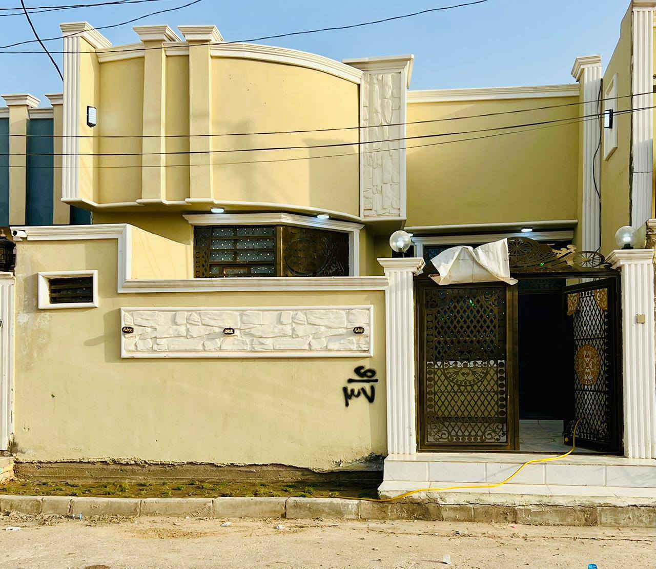 السلام عليكم 
🏡الدار للبيع🏡
بمساحة/160م
✅ #طابو_زراعي_سند_25_أقرار_محكمه
الموقع: طريق نجف كربلاء عمود 110/نهاية شارع الصب يبعد عن الطريق العام 400متر

مواصفات البناء: #يحتوي_على
2 غرفة/ صالة معزولة/مطبخ معزول/ صحيات داخليه+صحيات خارجيه / مكشوفات 2/وكراج جبير
بناء مرتب (أساس + سقف كونكريت + طابوك)
أرضية بورسلين أبو الـ 60

الخدمات:#بعد_عن_سوق 5دقايق
ماء كهرباء مدارس سوق تبليط مولد

للاستفسار والاتصال:‏

 ‪0785 826 5786‬‏
