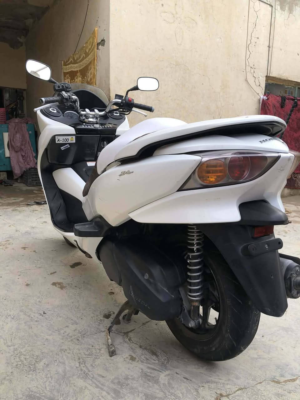 السلام عليكم 
دراجه صفر عشره 0/10 اس سفن فول مواصفات رمبه مكفوله كفاله عامه منزلهه  من حجي دندنش كير شغال 7نمر4تحويلات مسجل شغال بلادي اريل تدفئه يدات كلوب جنطه تايرات جدد شلعه معدل فول اوراق كامله كمرك  ومكاتبه المعرض موجوده السعر 16وبيهه مجال الشراي يتصل 
*********** مكاني بغداد
