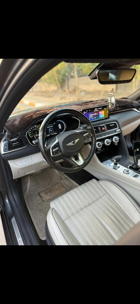 سلام عليكم جنسز ٢٠٢٢ G70 للمراوس بجارجر ٦ سلندر السياره فول لل اخير محرك ٤ سلندر تيربو بانوراما بصمه كشنات كهرباء داخل ابيض تتفئه بلكشنات ستيرن خزن ميموري اوتو هولد سايد بريك بصمه سستم صوت رادارات اماميه وخلفيه وجوانب دخول ذكي ويل كب كامره السياره مناقصه برغي عله وضع الشركه  كله السياره بيه تبديل بنيد نفس اللون بلادي وجاملغ صبغ والباب مال سايق نطخت عندي وصبغته السياره بدون ايرباك بدون دواخل تراي زيرو ماشيه ٣٠ ميل كير محرك صدر مكفولات سياره مناقصه  برغي كتلوكات الشركه موجوده مالته والسياره احله من الصور مكاني بغداد الدوره ***********
