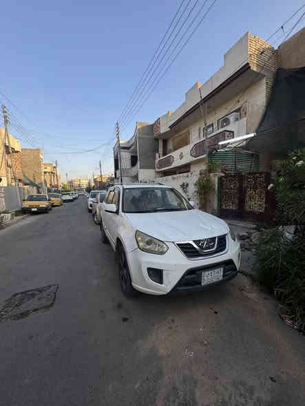 السلام عليكم 
تيكو 2013 بسعر مناسب ماشيه 70  الف  
رقم بغداد سنويه 2028 ،مكينة 1800 كير كهربائي مكفولات ، اكو طخه بسيطه بلدعاميه رايح بس اللون مالتها  واكو طخه بلباب الايمن الوره مبينات بلصور ، السياره خير من الله كشرها نظيف ،سنتر لوك شغال ،شاشه اندرويد ، فتحة ، تبريد ثلج ،تدفئه مقاعد شغال السياره ما بيها نقوصات بس ملاحظات اي استفسار مراسله الخاص او اتصال على الرقم ***********
العنوان بغداد حي الجهاد 
السعر 60 وبيها مجال بسيط
