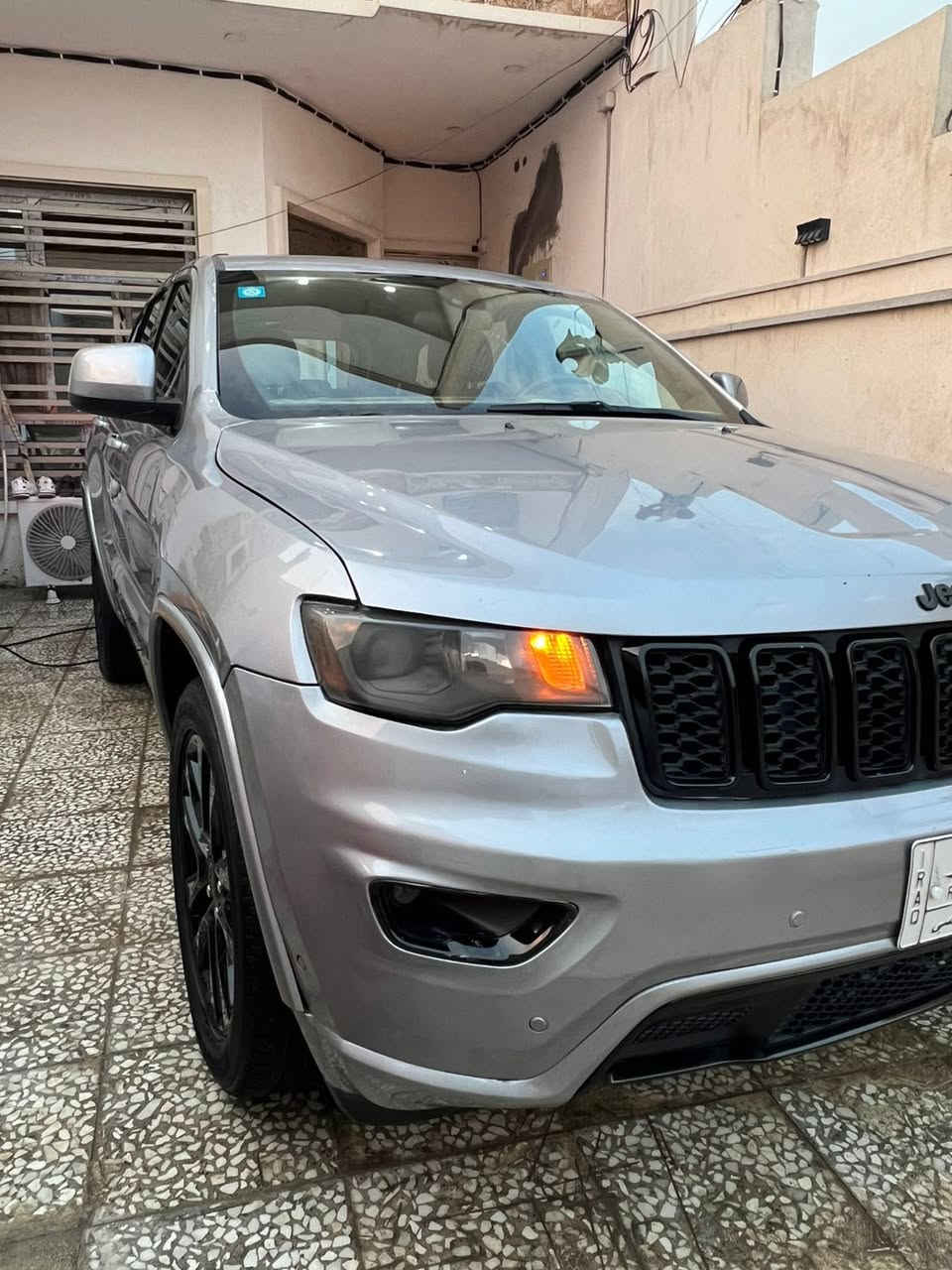 سلام عليكم جيب بلاك توب فول مواصفات موديل 2021 للبيع او المراوس حادثه بنيد وشوي من الجاملغ ايرباك طاك دركه ودشبول ماشيه 30 الف السياره جديده على ايدنه مال بيت السعر 245 وبيه مجال للاستفسار *********** /*********** مكان السياره غزاليه
