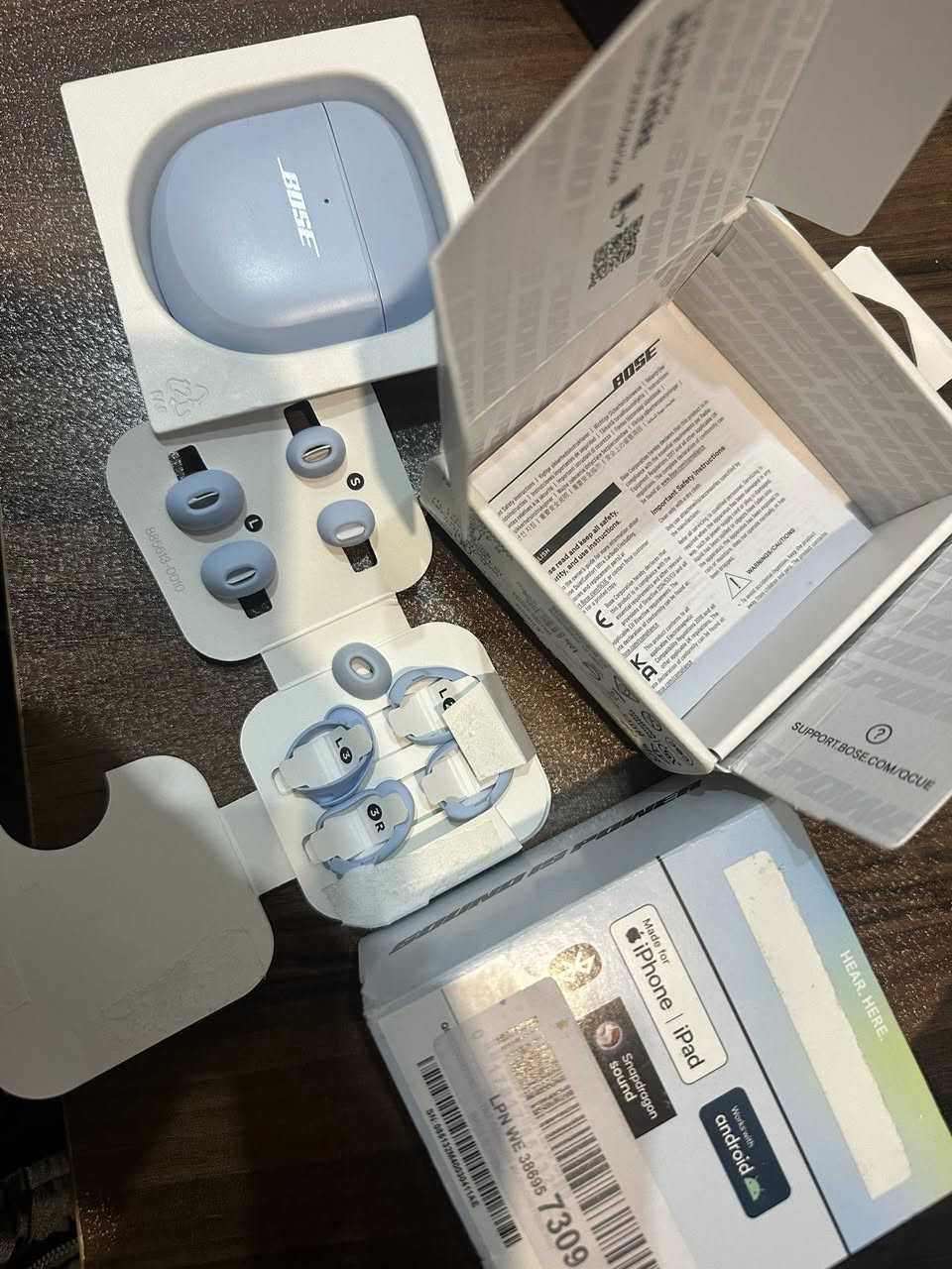 Bose quite comfort ultra
اصلي و شغال، بوكس و لاستكات موجود ، مشكلة ماكو راس ايربود نفس تأشر من صور ،اذا واحد عند ايربود سبير او عاطل هذا يفيدك الانه شغال و كلشي تمام، واحد يريد راسلني خاص


**إذا كنت صاحب هذا الإعلان وتريد حذفه لأي سبب، رجاءا أرسل رسالة إلى الدعم الفني**