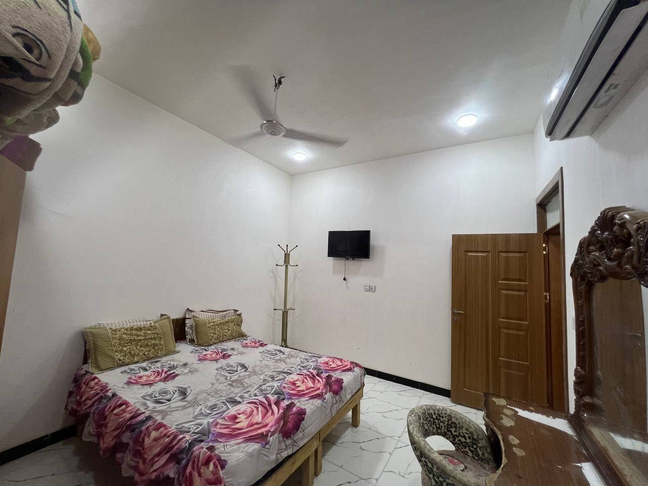 بيت للبيع ⭕️(طابو زراعي سند 25 )(مشمول تطويب خدمات تبليط_)
⭕️المساحة100 متر مربع 
⭕واجهة 5 نزال 20
⭕️عنوان الدار  / التقية الثالثة _ 
مقابل حسينية باب الحوائج
⭕️بناء البيت 2025
⭕️بناء  مسلح 
—————————————
           تـــفـــاصـــيـــل الـــدار 
(كونكريت مسلح )
⚜️ غرفه
⚜️صالة 
⚜️استقبال
⚜️مطبخ 
⚜️مجاميع صحية داخلية وخارجية
⚜️طارمه

⚜️ للاستفسار

—————————————-
☎️ /***********
