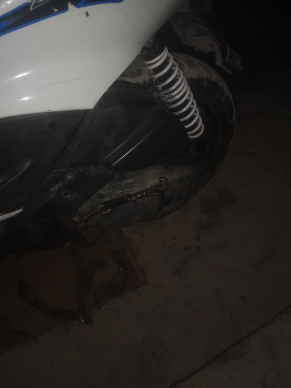 سلام عليكم دراجة سكنس ١١٠ياباني شغالة سلف هندر كهربائيات شغالة بس الكلج إلمامي بي صوت رايدهة ب٣٥٠ وبيهة مجال مدينة الصدر ***********
