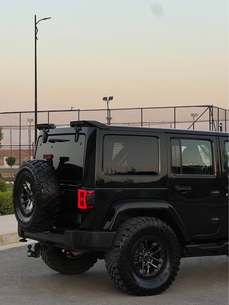 Jeep wrangler 🇺🇸
‎جێب ڕانگلەر مۆدیل 20018

‎ ، کراوە بە 2023
‎تایە و ویلی جەبەلی بۆ بەستراوە 
‎سەقفی پلاستیک مەرغووب 
‎گێر و مەکینە و کارەبایی بەشەرت 
‎ئەکسل و دەبڵ ئەکسلی بەشەرت 
‎تەبرید سارد و گەرم بەشەرت 
‎مەکینە مەرغووب 6 بستۆن 
‎سەنەوی ژینگە و ڕێگاوبانی تازەیە بە ناوی خۆمانەوەیە 
‎کامل سێرفز بۆ کراوە ، ڕۆنی مەکینە هایدرۆلیکی گێر 
‎سەیارەکە و بێ بۆیاخ يه ك پلي بجوكي هه يه
‎و بۆیاخ و پارچە گۆراوی نیە ي...

*********** 

‎ماوەی ڕۆشتنی سەیارەکە تەنها ١٢٠ هەزار 
‎ژمارە موبایل لەسەر ڕەسمەکان دانراوە ..
‎شوێن رانيه رانية, السليمانية
