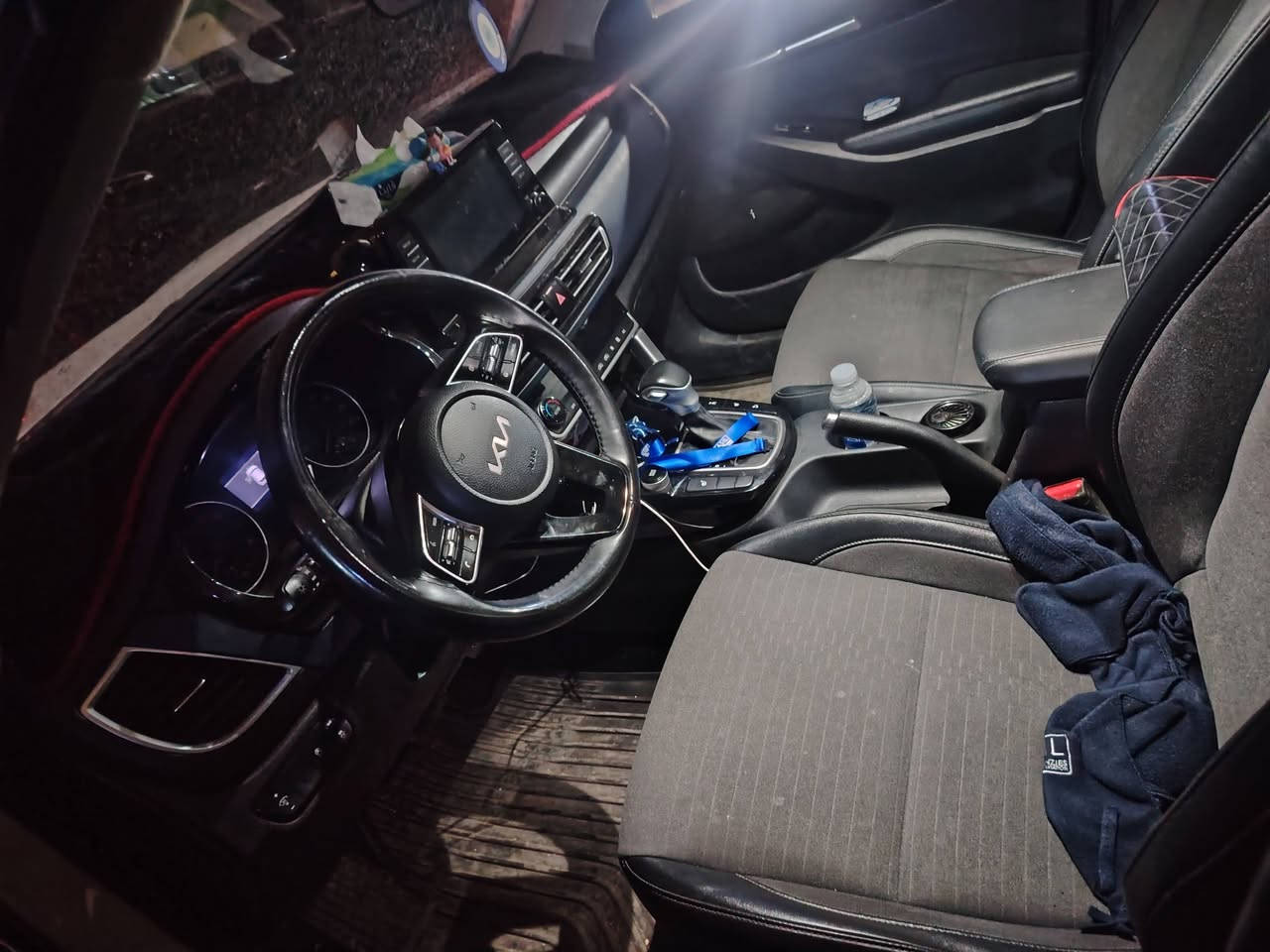 السلام عليكم للبيع كيا سيليتوز ٢٠٢٣ محرك ٢٠٠٠ دوش فول مواصفات عده الفتحه..
فور ويل..
تشغيل عن بعد..
كشنات جلد..
رادارات امامي وجانبي وتوقف ذاتي..
رقم أربيل الجديد كامله مناقصها برغي السيارة نضيفه جدآ صور الحادث مرفوقه ويه الصور السعر ١٢٥ مكان السيارة مطار بغداد للأستفسار *********** ***********
