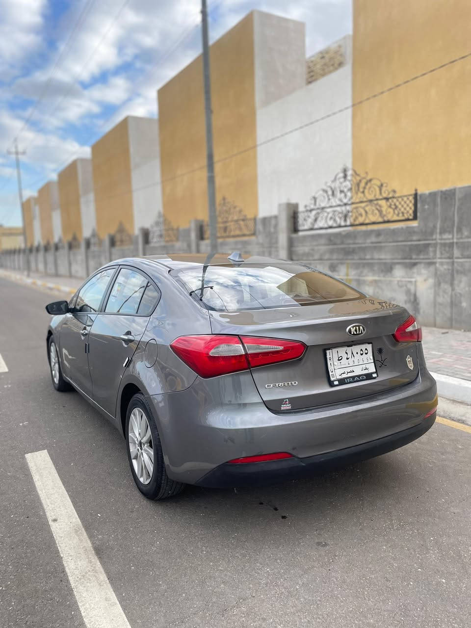 سلام عليكم للبيع كيا سيراتو 2016 وراد خليجي بيه اربع قطع صبغ فقط وباقي مكفول وسونار في المنشور سياره فول موصفات ما عده الفتحه وبصمه 
اشاير بل مري ومري شفط وشاشه وكامره وحساسات امامي خلفي مكينه 1.6 دوش 
سياره رقم بغداد مشروع وطني 
سنويه الغايه 2027 
مكان سياره كربلاء المقدسه
السعر 112 وبيه مجال 
الاستفسار ***********
