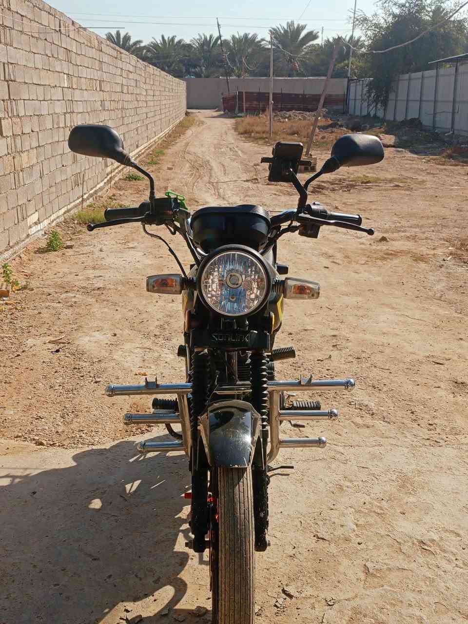 سلام عليكم..للبيع دراجه نوع سونلك موديل 2024 نازله بل 2025 دراجه نضيفه مابيهه اي نقص كامله من كلشي لون اسود كهربائيات كلهه شغاله سعر الدراجه 850 ألف عنوان بغداد الكاضمية رقم الهاتف ( *********** ) 👍
