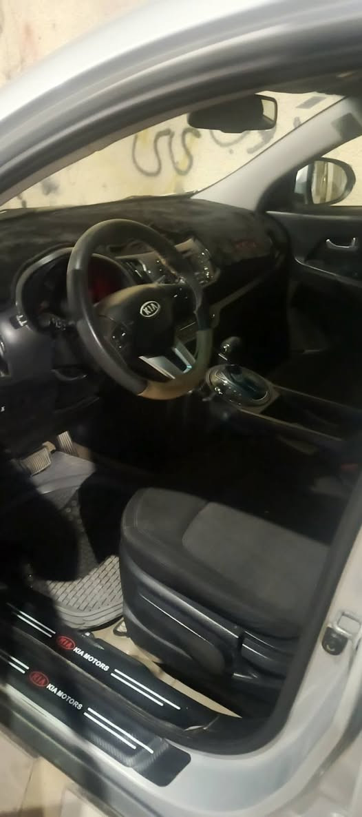 السلام عليكم كيا سبورتج خليجي 2011
السيارة بصره بسمي 

حجم المحرك 2000

كير والمحرك كفاله 

ماشيه 125 الف 

مكان السيارة ذي قار 
السعر 125 وبيه مجال قليل 
***********

*********** واتساب
