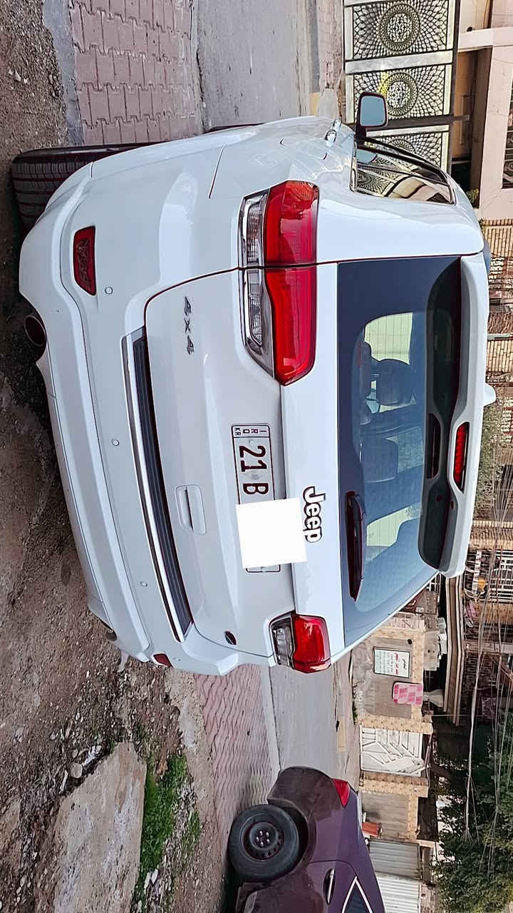 سلام عليكم جيب 2020 خليجي
كراند شيروكي فه📍  اوفر لاند 
 
 
اعله موصفات
جكات 
ورقم مميز سليمانيه بسمي الجديد 

 
الموديل : 2020 . (خليجي) . مكفول من فتح 
المحرك : V6.  3.6L .
العداد:78 الف m  

سياره جديده بمعنى الكلمه 
* المواصفات : داخل مشمشي    . . 
* نقطة عمياء .
* دفع رباعي 4x4 . 
* فرش المقاعد من الجلد . 
* المقاعد الأمامية كهربائية .
* ذاكرة لحفظ وضعيات الجلوس . 
* المقاعد الأمامية وخلفيه مع تدفئة . + تبريد 
* ويل قياس 20 انج 
* مقود السائق كهربائي . 
* تدفئة ستيرن . 
* سقف بانوراما .
* شاشه 8.4 انج .
* نظام الملاحة (GPS) . 
* نظام خاص للطرق الوعرة . 
* مصابيح امامية زنون . 
* المصابيح الأمامية مع LED لايت . 
* كشافات الضباب زنون . 
.* تشغيل عن بعد .
* صندوق كهربائي .
*  حساسات أمامية . 
*  حساسات خلفية .
* كاميرا خلفية .
* بخاخ ماء لتنظيف المصابيح الامامية .
* مرايا بخاصية التعتيم الذاتي . 
* مرايا جانبية قابلة للطي كهربائيا . 
* بلوتوث تلفون . 
* محدد سرعة . 
* نظام تشغيل واطفاء اوتماتيكي للمحرك للتوفير من صرف الوقود .
مكاني بغداد📍***********
