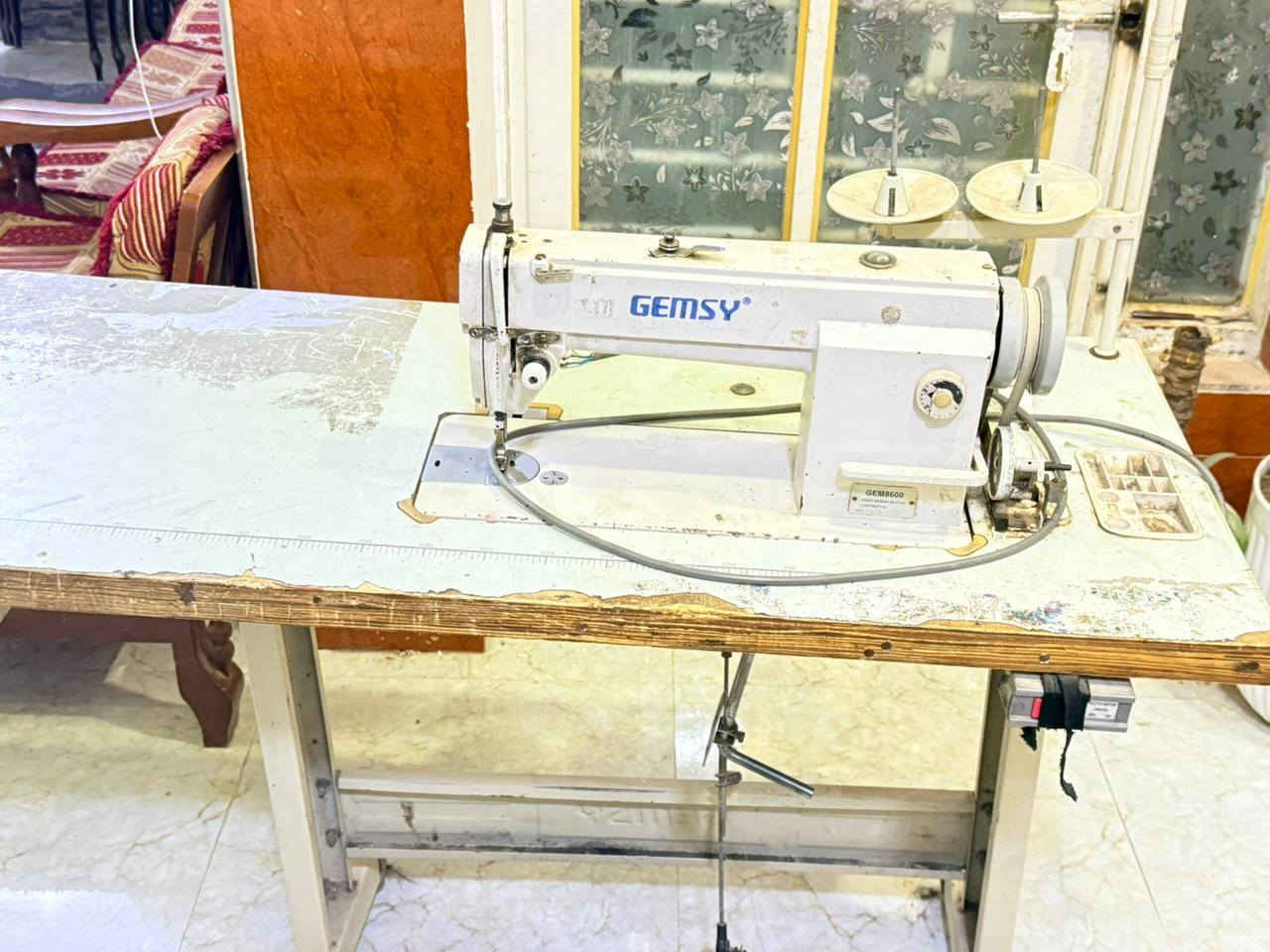 السلام عليكم تخم استعمال قليل ب 550 وبي مجال قليل ومكينه خياطه نقصها بس ابره والبرغي مال الابره ب 150 وبيها مجال‏‪0771 517 9226‬‏ مكاني الفلاحيه
