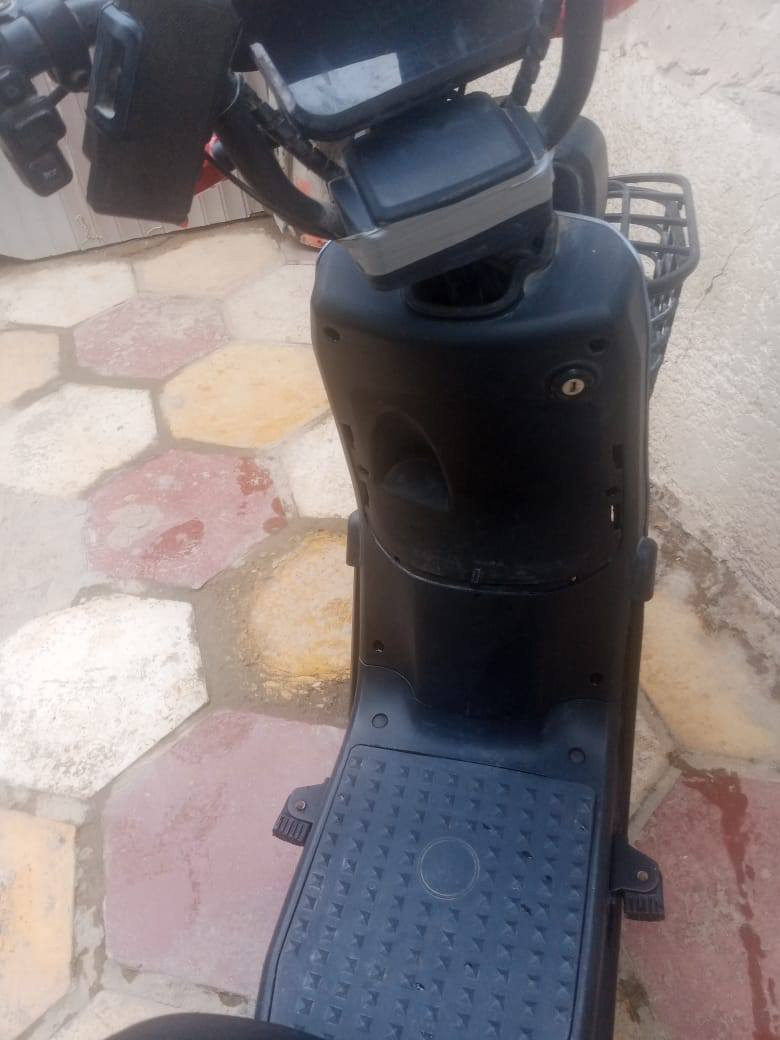 دراجة شحن للبيع بطاريات جدد بس بيه فصله تفصل وترجع اي استفسار الاتصال على الرقم ***********
