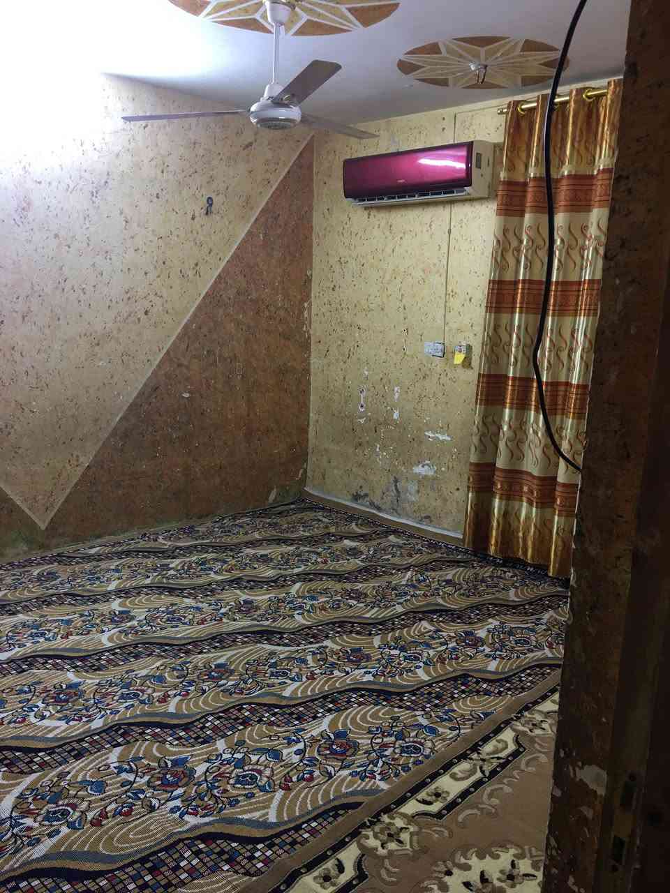 بيت للبيع زراعي قريب على ابو كرار القصاب المساحة ١٧٠يتكون
من غرفتين ٤في ٥وصالة ٤في٨ومطبخ ٣في٤واستقبال ٤في٥ +صحيات خارج وداخل البيت السعر ٥٠وبي مجال  
*********** وات سآب
