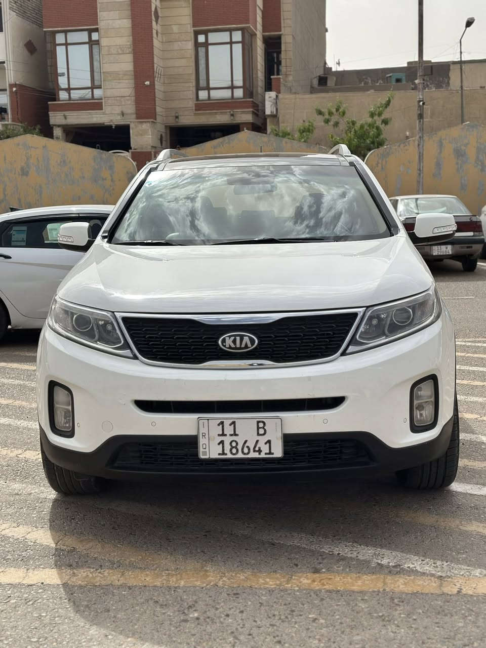 السلام عليكم سورنتو ٢٠١٣ خليجي مشروع وطني باسمي مواصفات محرك ٦ سلندر  و ٧ راكب و ٣ قطع تبريد و بانوراما و جلد و كرسي كهرباء و مري شفط و اشاير بلمري و شاشه و حساس امامي و خلفي و بك لايت لد و سياره جاهز تخم تاير و صدر و تبريد ثلج و السعر ١٦3 ورقه  بيهه شويه بارد جوه قبق البانزين و مكان السياره حي الجهاد و هذا رقمي ***********

