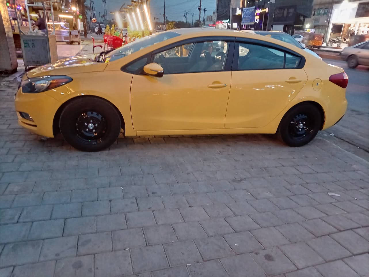 سلام عليكم سياره فورتي مديل ١٦ مكينه دوش الف وثمنميه حادثها بس بنيد ***********
