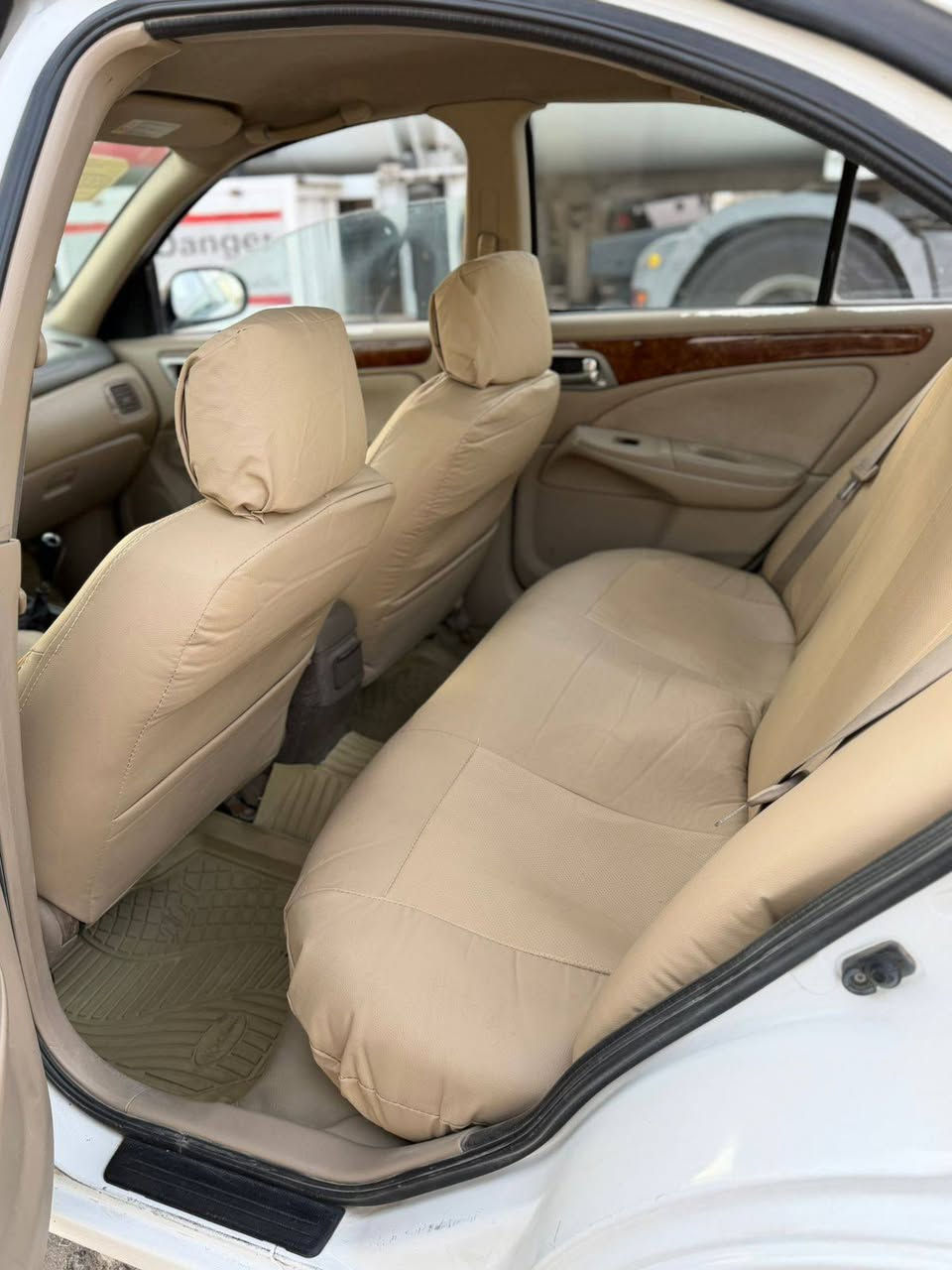 السلام عليكم
نيسان صني 2007 رقم بابل 
بسمي 
مكفوله من الضربه والتبديل 
مكينه ١٨٠٠ قبق اسود 
كير عادي 
تخم تاير جديد
حداديه جديده مسويها من الطول للطول 

تبريد ثلج مسويله ادمه 
كامله عل ايدي 
مكانها حله 
سعرها ٦٥ 
***********
