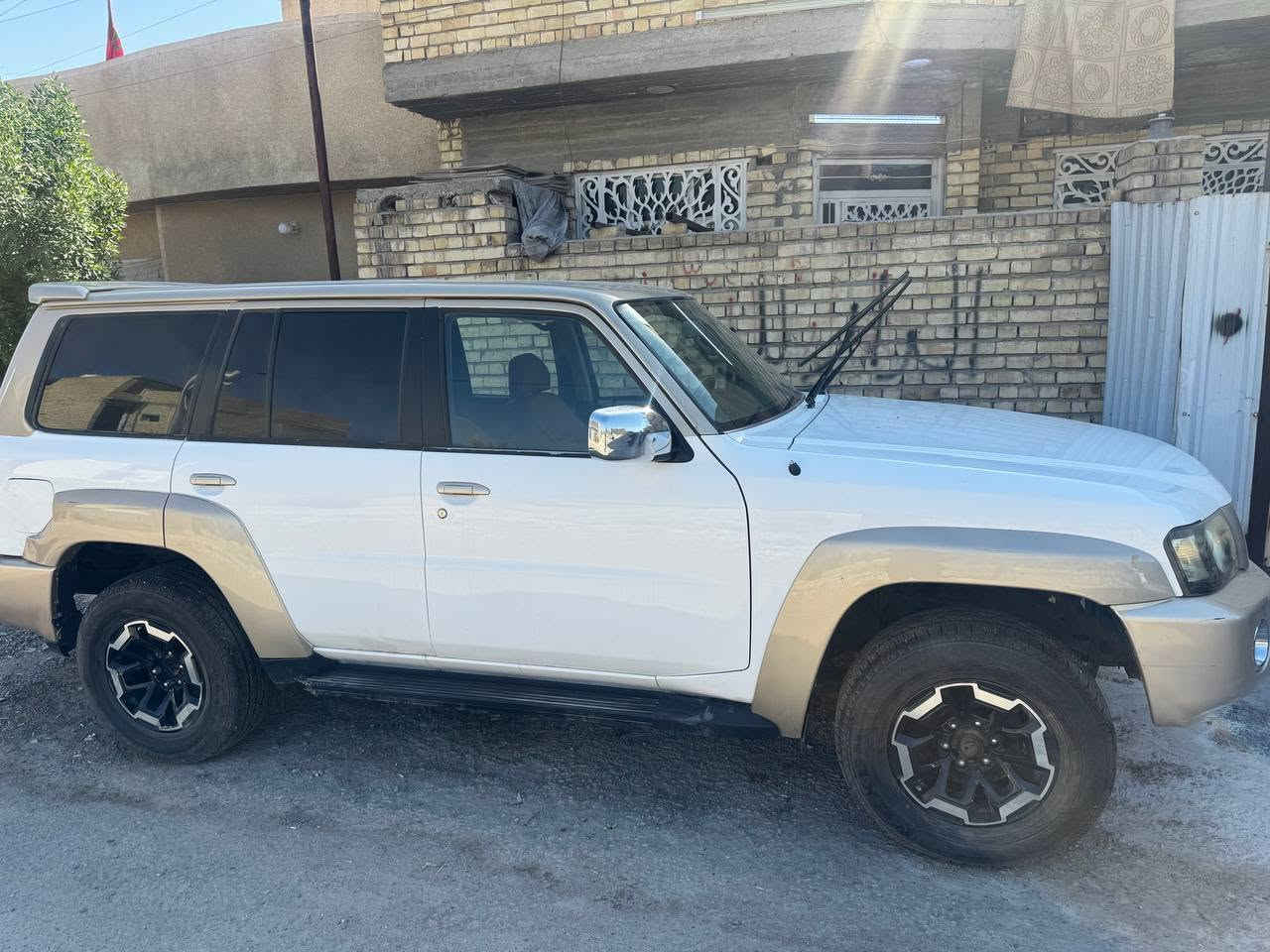 نيسان باترول ٢٠٠٨ 
مازاد الداخليه معاملتها واصل الكمرك
 سيارة جديده بس عوزه بعض النواقص البسيطه سعرها 80. ورقه 

ملاحظة إذا اكو مراوس بسياره احدث واطي فرق
*********** واتساب
*********** واتساب
