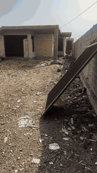 للبيع هيكل زراعي الحمدانيةعلى الشارع العام.في حي الجهاد.مساحة الارض ٦٠٠ متر ومساحة البناء الهيكل ٢٣٥ متر طابق واحد مع وجود خريطه للطابق الثاني.يحتوي على غرفتين ومطبخ حار وبارد مع حمام ولوندري وصالة كبيره تحتوي حمام وهول كبير.للأستفسار التواصل عالخاص او على الرقم ***********
