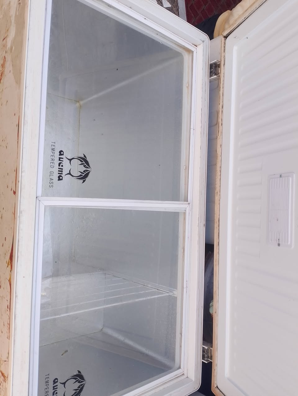 مجمده حجم كبير تجميد ثلج بس كشره شويه تعبان بس الداخل كلش نضيف
السعر 75 
***********
