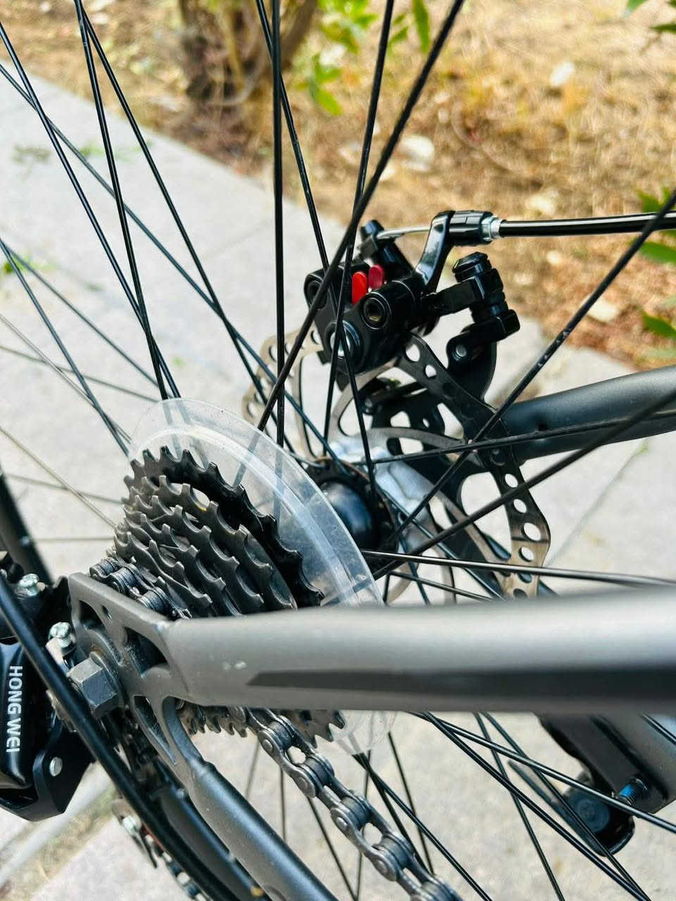 دراجة رود SWD Gravel / Road Bike » للبيع او مراوس «
🚴 الماركة: SWD
🚴 النوع: Gravel Bike 
🚴 الهيكل: ألمنيوم خفيف 
🚴اللون: رمادي طافي 
🚴 المقاس: M
🚴 العجلات: 700C
🚴السرعات: نظام تروس أمامي وخلفي(3×7)
🚴 الناقلات: L-TWOO + Hongwei
🚴 الفرامل: Disc Brake أمامي وخلفي
🚴 المقود: Drop Bar احترافي
🚴 حجم الإطار: 28

السعر : 300


**إذا كنت صاحب هذا الإعلان وتريد حذفه لأي سبب، رجاءا أرسل رسالة إلى الدعم الفني**