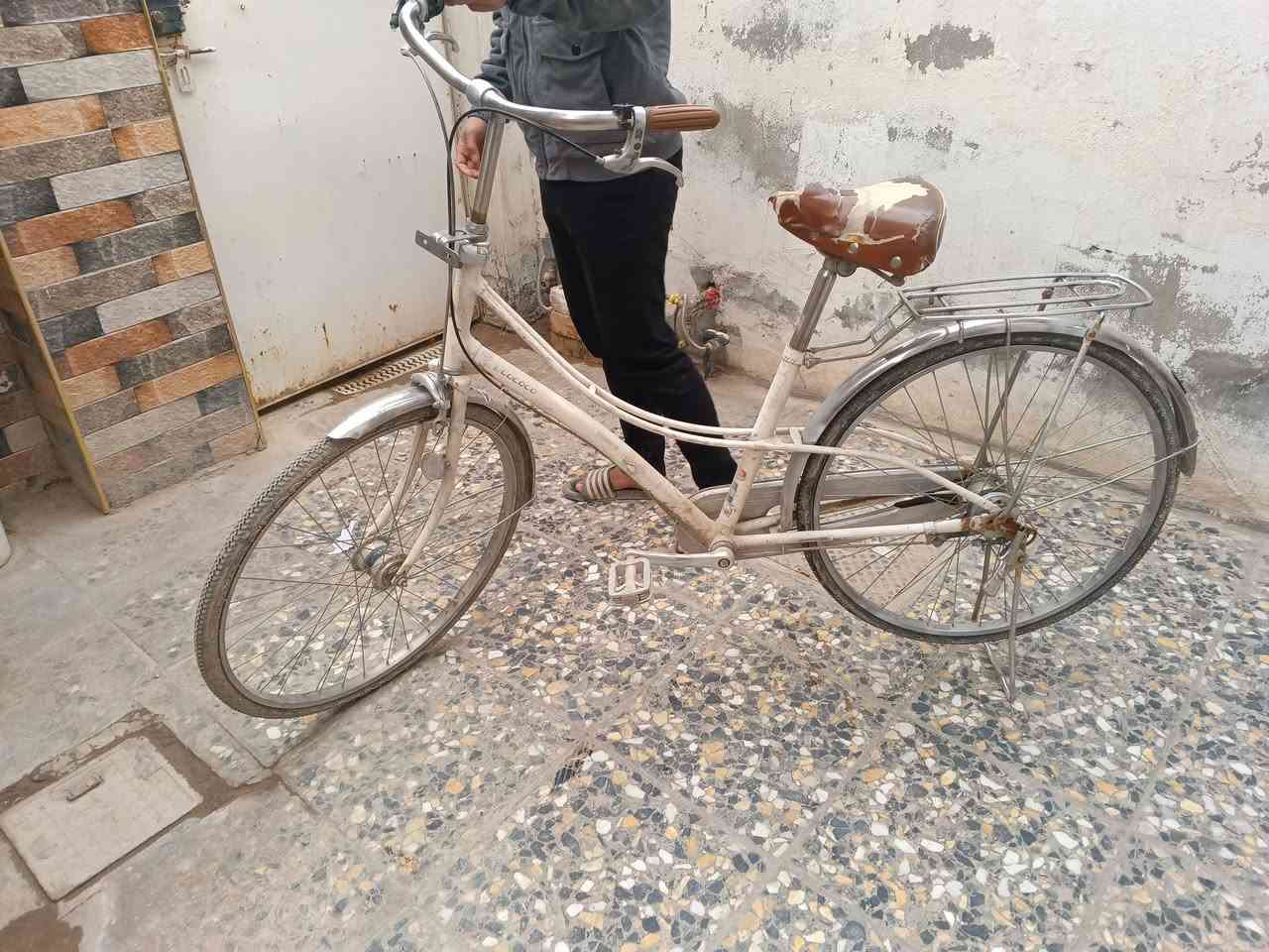 للبيع مستعجل سعر 50 وبي مجال بسيط 
واتساب ***********
