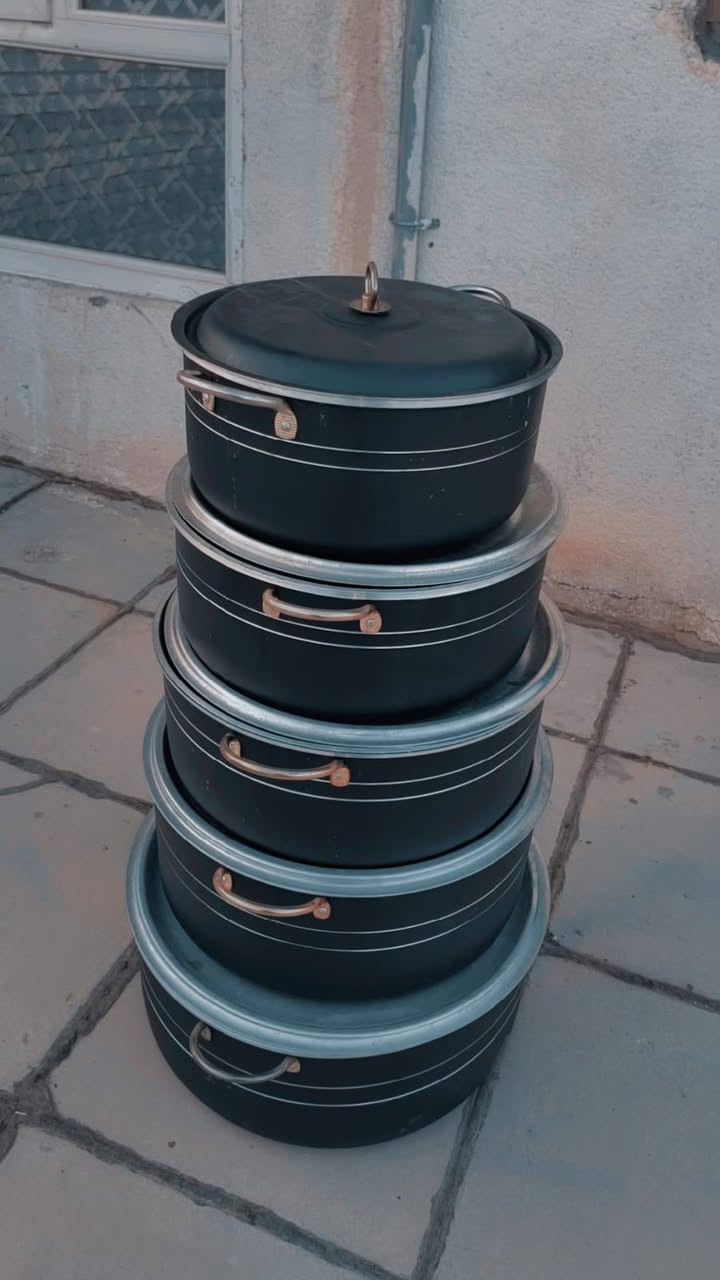 تفريغ منزل للبيع -كنتور اربع خانات- تخم كامل خمس قطع- جدوره اصلي-وميز معرض 
كلمن وسعره وسهله للشراي اللي حاب يسأل عن شي يتفضل خاص وبالخدمه 
مكاني ناصرية حي شهداء


**إذا كنت صاحب هذا الإعلان وتريد حذفه لأي سبب، رجاءا أرسل رسالة إلى الدعم الفني**