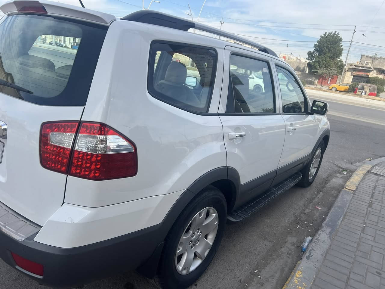 السلام عليكم كيامهافي البيع مديل 2013 مكفولة كفالة عامة من صبغ وضربة وتبديل مكينة كيركفالة تبريدتدفئه حدادة تخم تايرفورويل زراك لايت زنون شاشة باب خلفي شفط بصمة فل مواصفات واخدعلئ واحد رقم جديدوبسمي سيارةًجديدةًكلش ومال جناي مامتعبها وبل عافية الي ياخذهامكاني بصرة حي شرطةًرقمي *********** سنوية 2030  السعر155 ومجال قليل
