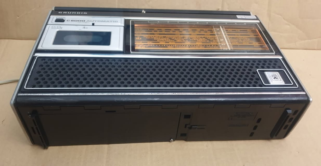 رادیو 5 موجة FM MW LW SW1 SW2  ومسجل اواکس مارکة گروندگ الالماني انتاج 1975 یشتغل 6 بطاربات حجم كبير وكهرباء 220 ڤولت مباشر جهاز نظیف وشغال بالكامل صوت عالي  وسحب ممتاز السعر واي استفسار مراسلة خاص


**إذا كنت صاحب هذا الإعلان وتريد حذفه لأي سبب، رجاءا أرسل رسالة إلى الدعم الفني**