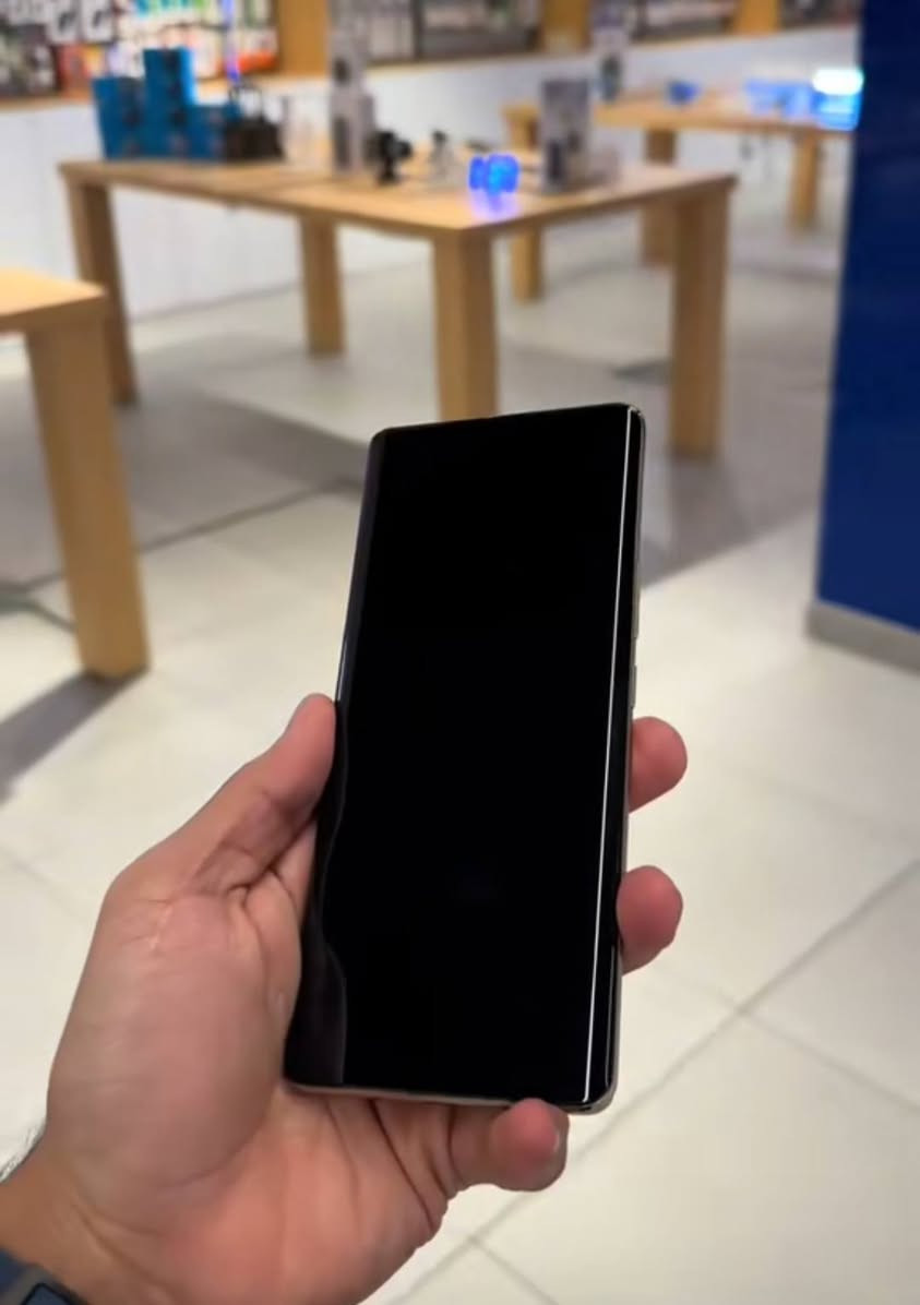 سلام عليكم
عندي جهازين رايد اروسهن بايفون 
 انفنكس Zero 40 5g نضيف كلش عنوان بغداد اليرموك 4 شوارع تفاصيل مكتوبة
- ذاكرة تخزين بسعة 256 جيجابايت. - ذاكرة وصول عشوائية رام 12 جيجابايت. - دبل سيم كارت. - نوع الشاشة AMOLED . - الحجم 6.78 بوصة. - الدقة 1080 × 2436 بكسل. - السطوع 1300 nits. - معدل التحديث144Hz. - شاشة دائمة التشغيل. - نظام التشغيل أندرويد 14، XOS 14.5. - وحدة المعالجة المركزية ثماني النواة (1x3.1 GHz Cortex-A78 و3x3.0 GHz Cortex-A78 و4x2.0 GHz Cortex-A55). - وحدة معالجة الرسوماتMali-G610 MC6. - الكاميرا الخلفية: 108 ميجابكسل + 50 ميجابكسل + 2 ميجابكسل. - الفيديو: 4K@30/60fps، 1080p@30/60/120/240fps، gyro-EIS، OIS. - الكاميرا الأمامية: 50 ميجابكسل. - الفيديو: 4K@30/60fps، 1080p@30/60fps. - مكبرات صوت مزدوجة. - وايفاي 802.11 a/b/g/n/ac/6e. - يدعم بلوتوث. - يدعم تقنية NFC. - سعة البطارية 5000 مللي أمبير, غير قابلة للإزالة. - قدرة شحن سلكية تصل الى45 واط. - منفذ USB Type-C 2.0، OTG. - الابعاد 164.31 × 74.6 × 7.7 مم. - الوزن 180 غرام.
ــــــــــــــــــــــــــــــــــــــــــــــــــــــــــــــــــــــــــــــــــــــــــــــــــــ
ولثاني هونر اكس 6a ذاكره 128
جهاز جديد شخط مابيه وياه ملحقات


**إذا كنت صاحب هذا الإعلان وتريد حذفه لأي سبب، رجاءا أرسل رسالة إلى الدعم الفني**