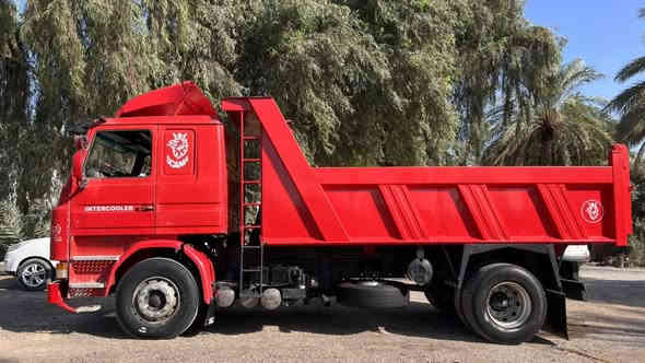 السلام عليكم  للبيع 
اسكانيا 143 موديل 93 رقم انكليزي بسمي سنويه الى 2030 
قماره جديده بدون صبغ  بدي تفصال جديد ونج  بالصدر  دوشمه جديده كهربائيات كلها شغاله  سياره جديده وجاهزه للعمل   السعر  175 وبيها مجال 
العنوان بابل / القاسم 
***********
