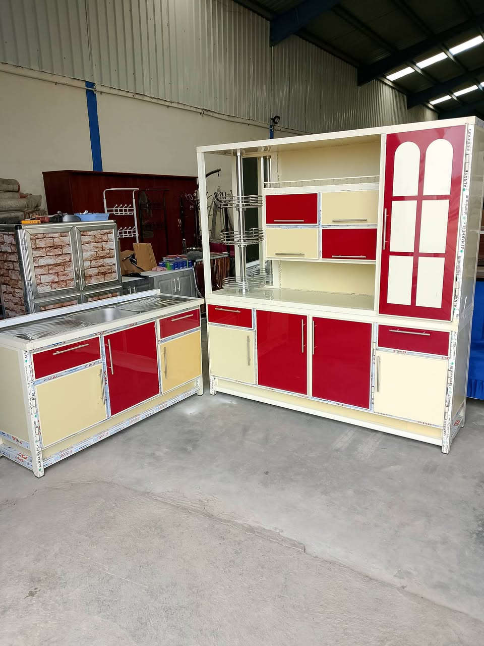 كاونتر مستعمل جدا نضيف وبرهم ينباع الكاونتر بدون سنك العنوان صويره شارع العام قرب محطة ام وليد السايد الرايح البغداد للتواصل ***********/مجمع الشمال للاثاث المنزلي /واهلا وسهلا بكم
