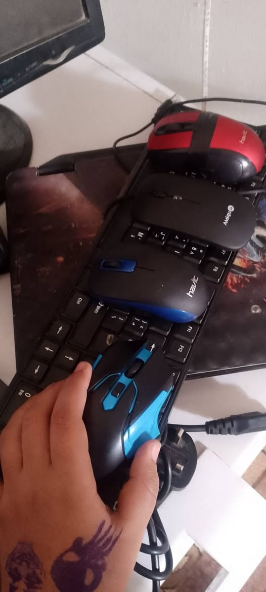 ملاحضه لابتوب dell وشاشه مو للبيع
والباقي كله للبيع
لابتوب 
بي عيب واحد بشاشه من تباوع من جوانب بي مثل بياض ناشف ومن الامام ممبين ومماثر نهائيا
Lenovo 
i3 7th
RAM 4 ddr4 
Hard 1 tb hdd
lntel R HD 
Windows 10 pro 
ملحقات 
ماوس عدد 4
شاحن عدد 2 
كيبورد
سماعه rbg
 حزمه برامج الاوفس والطباعه
نضام كالي لينيكس اضافه الى ملف محفوض تعليمي 
Windwos 10 pro مفعل دائمي 
مكان بابل توصيل غير متوفر
سعر كل هذا ب 160 الف


**إذا كنت صاحب هذا الإعلان وتريد حذفه لأي سبب، رجاءا أرسل رسالة إلى الدعم الفني**