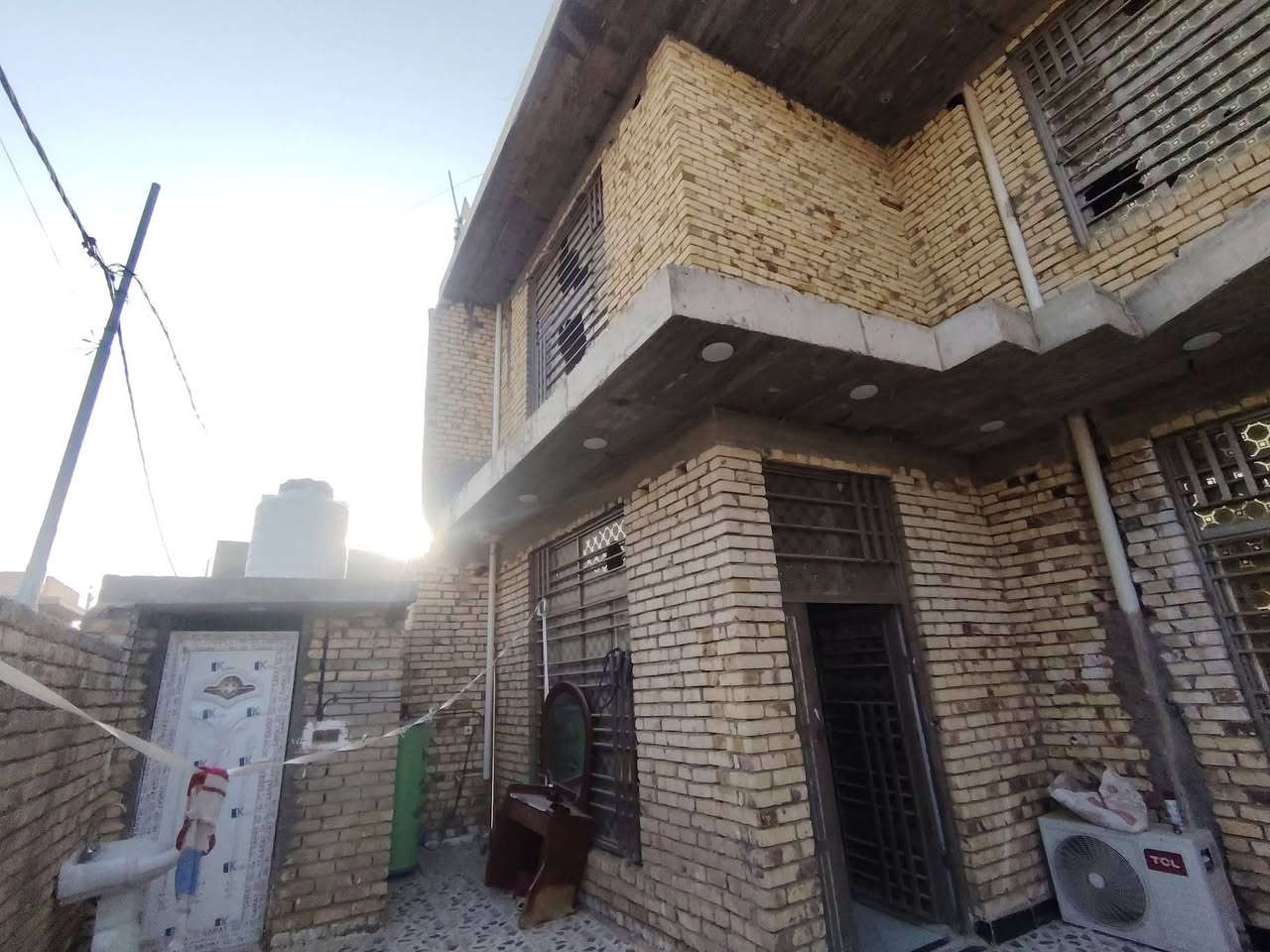 🏛️((مكتب الريان الاستثمار العقار)) 🏛️

🏠بيت للبيع كوت حي الحكيم شارع الوائلي قريب جدآ على شارع العمارة.

------------------------
------------------------
🔸مساحة::250 متر.
🔸بناء طابوك حديث سكف صب.
🔸مرقم من قبل بلدية حي الحكيم.
🔸خدمات::ماء _كهرباء _مدارس.

🏠يتكون من طابقين الطابق الأول من_ثلال غرف نوم _هول _مطبخ _استقبال _مجمع صحيات _كراج.
طابق ثاني غرفتين نوم _هول.
🔸علمن طابق ثاني نقصة أرضية.
-----------------------
-----------------------
📍للاستفسار أكثر.
🏛️ #مرجعة_مكتب_الريان_الاستثمار_العقار.
🗺️عنوان مكتب كوت حي الحكيم شارع علاء غريب او قرب اسواق باب الحارة.
📍بأدارة حسين ابو سند الركابي.
☎️*********** ☎️
